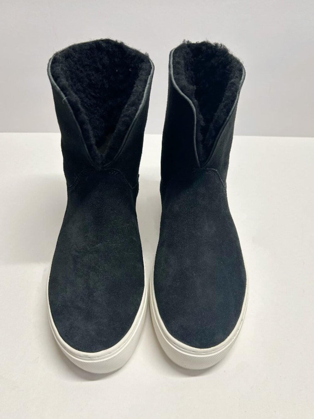 UGG black suede Slip-On boots - Picture 6 of 7